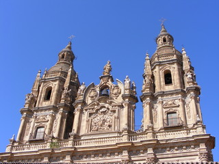 Fototapeta na wymiar Torres Universidad Pontificia de Salamanca (España)