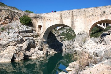 Fototapeta na wymiar Most Diabelski w Hérault