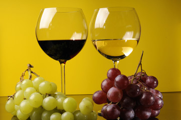 Grapes and glasses of wine