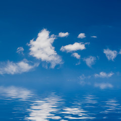 Obraz na płótnie Canvas blue sea and sky background