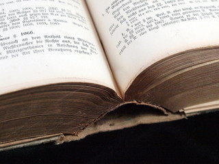 Aufgeschlagenes Gesetzbuch von 1896