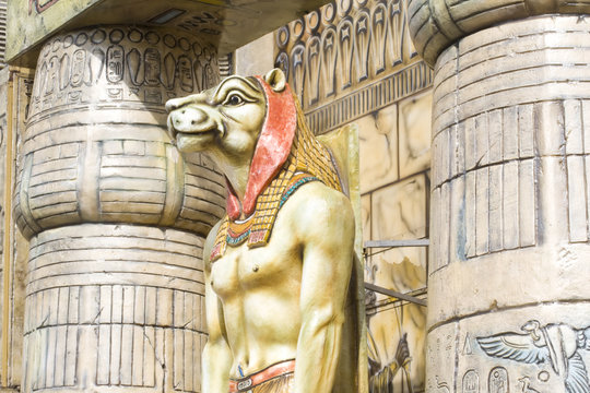 Pharaonentempel auf einem Volksfest