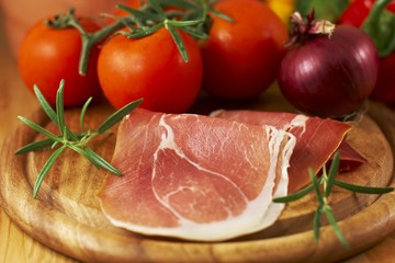 Prosciutto mit Kraeutern und Gemuese