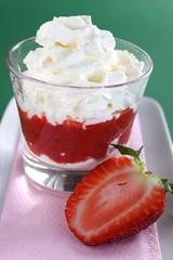 dessert erdbeeren mit sahne