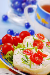 sandwich with cottage cheese and tomato