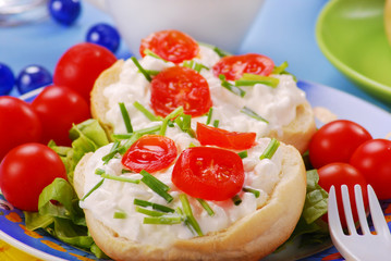 sandwich with cottage cheese and tomato