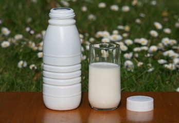 yaourt ,bouteille ,pot,verre,frais,fraicheur,lait,crème,calcium