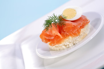 Smoke salmon on bagel with freshly black pepper.