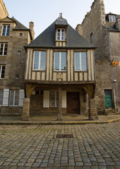 Fototapeta na wymiar Medieval house in the French town of Dinan