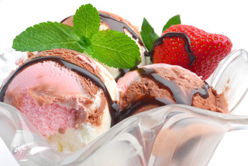 Ice cream with strawberries