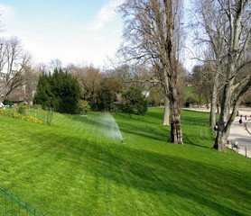 Arrosage des pelouses, Jardin Public, Paris.