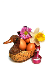 ruban rose et oeufs de pâques