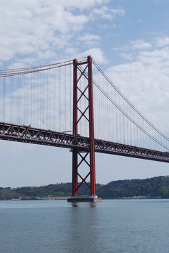 Lisbon Bridge - 'April 25th', Old 'Salazar Bridge', Portugal © Luis Santos