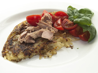 Rösti mit Tomaten und Basilikum