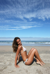 Fototapeta na wymiar beautiful girl in the beach