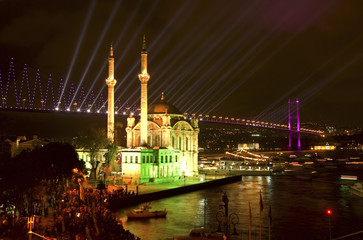 Fototapeta na wymiar Meczet Ortakoy i Most Bosfor, Istambuł Turcja