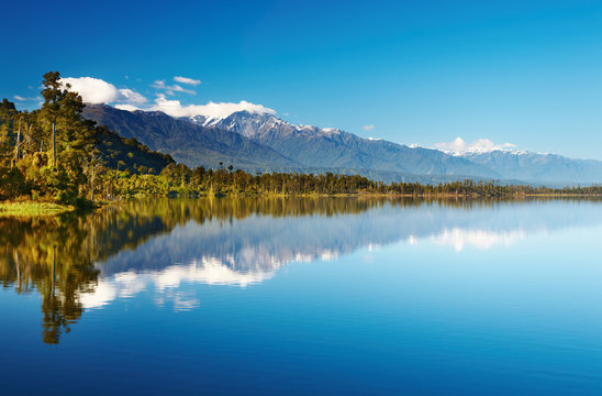 Beautiful lake, New Zealand © Dmitry Pichugin