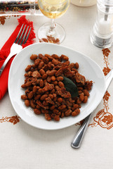 Fagioli in umido al salame e salsicce