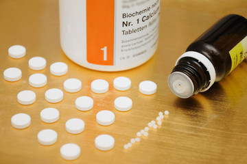 Homöopathische Globoli und Tabletten
