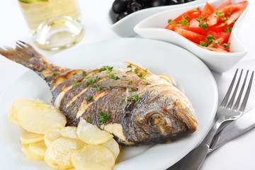 Roasted gilt-head bream with potato