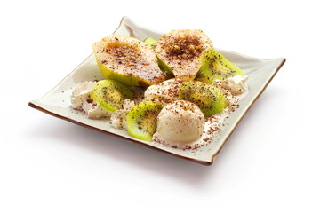 White ice-cream balls with kiwi, pear and chocolate