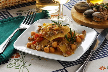 Maltagliati con le vongole e ceci - Primi piatti della toscana