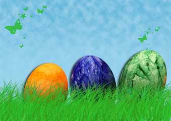 Wiese und blauer Himmel mit Ostereiern