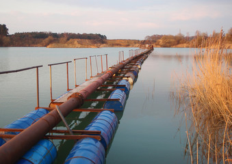 Rohrleitung vom Baggersee
