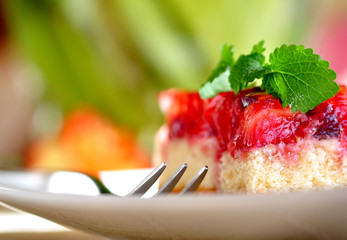 frischer obstkuchen - erdbeertörtchen