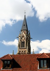 Obraz premium Eglise derriere maison