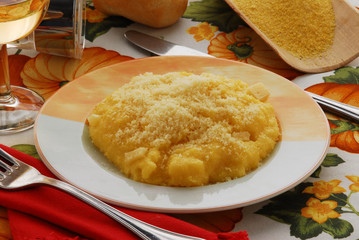 Polenta condita con latteria fresco e stagionato