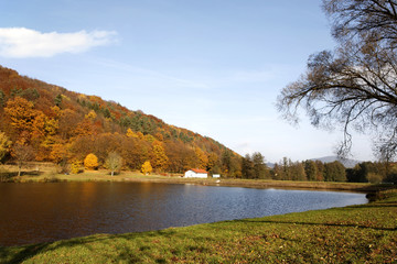 Fototapeta na wymiar Jesień w Lake Silzer