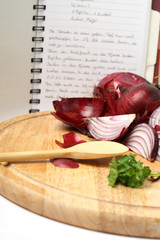 rote zwiebeln mit kochbuch