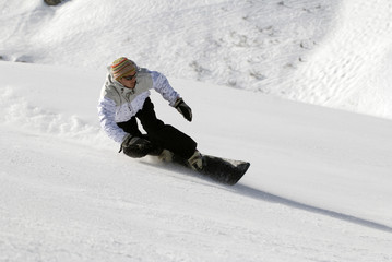 Fototapeta na wymiar Man Snowboarding