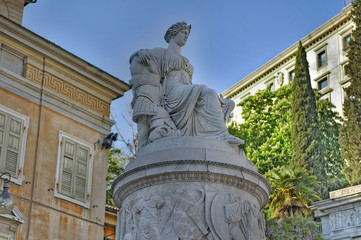 Naklejka premium Piazza libertà Statua della pace