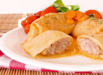 Kohlrouladen,Salat