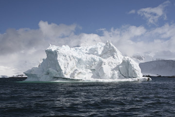 Fototapeta na wymiar Iceberg in Antarctic waters