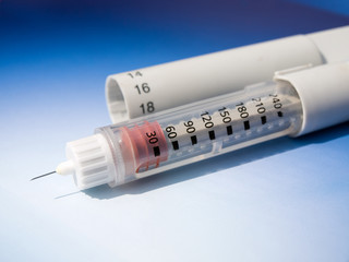 Insulin injecting pen