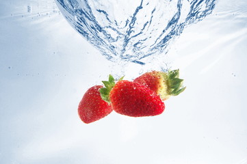 strawbarry fruit in water