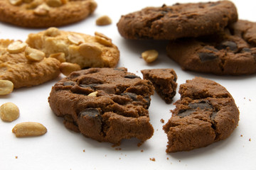 Peanut and chocolate cookies