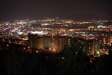 Fototapeta premium Nachtaufnahme von Jinhae