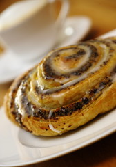 Nussschnecke mit Kaffee