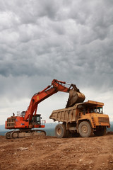 eaxcavator loading truck