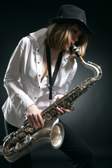 woman play on saxophone