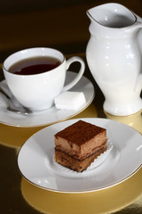 petit gâteau et thé