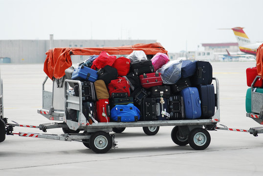 Carrello con valigie