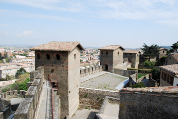 Obraz premium En marchant sur les remparts de la cité de Carcassonne