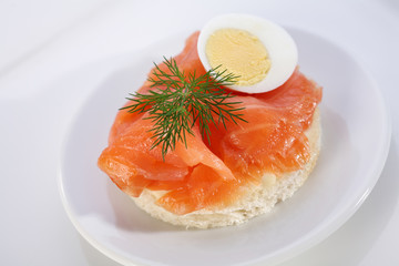 Smoke salmon on bagel with freshly black pepper.