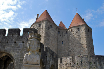 Fototapeta na wymiar Przy wejściu do miasta Carcassonne