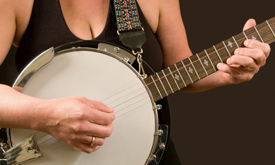 woman playing banjo